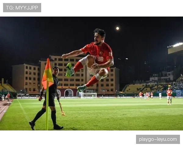 上海海港边路突破状态回暖,强势表现再创佳绩 上海海港边路突破状态回暖,强势表现再创佳绩