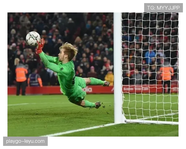 Lautaro灵活跑位成进攻利器,战术分析揭示提升球队效率关键 Lautaro灵活跑位成进攻利器,战术分析揭示提升球队效率关键