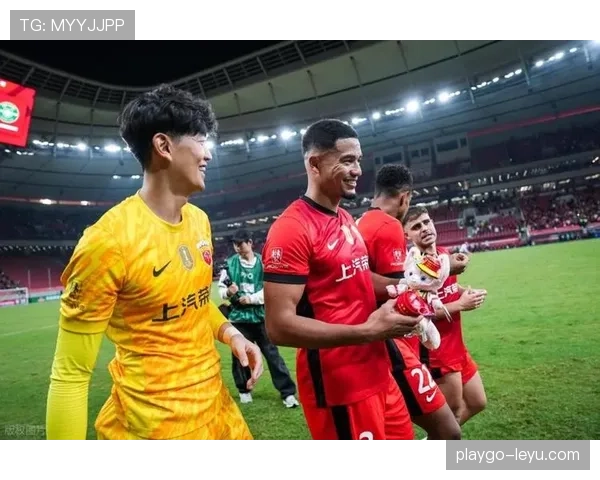 上海海港联赛统治力面临考验,近期表现波动对争冠形势产生微妙影响 上海海港联赛统治力面临考验,近期表现波动对争冠形势产生微妙影响