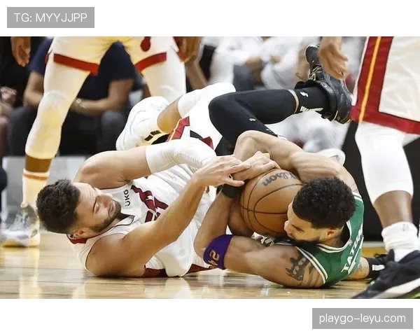 骑跨犯规判罚标准解析:何时算犯规为何裁判常忽视? 骑跨犯规判罚标准解析:何时算犯规为何裁判常忽视?