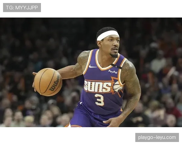 布拉德利·比尔频繁利用挡拆拉开空间提升三分效率明显超过本赛季初期