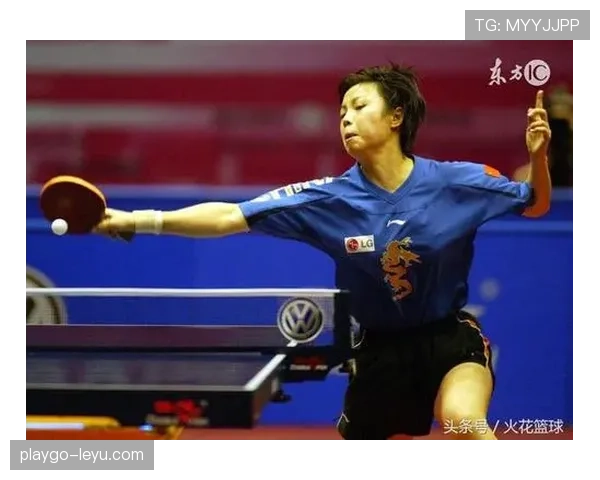 张怡宁赛场像女皇，拎菜篮子出现在小区门口这反差笑死我了